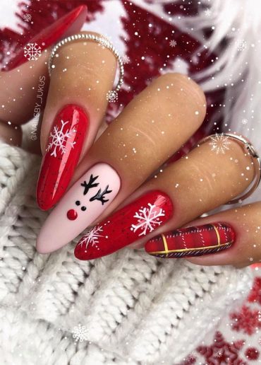 14 Red Christmas Nails That'll Make Your Manicure Stand Out This Season