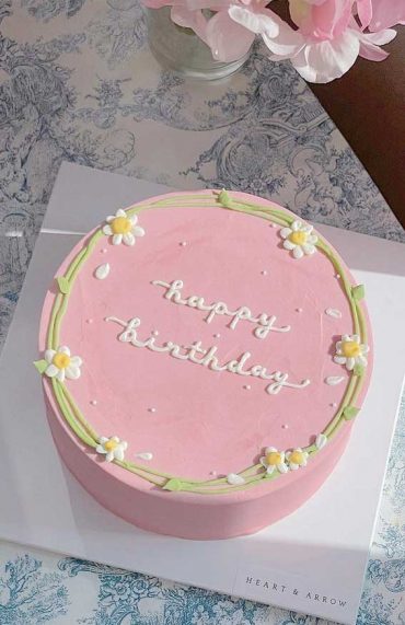 12 Minimalist Buttercream Cakes For Every Celebration