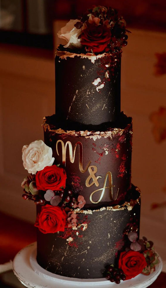 black wedding cake, burgundy sugar flower wedding cake, halloween wedding cake, art deco wedding cake, autumn wedding ideas 2021