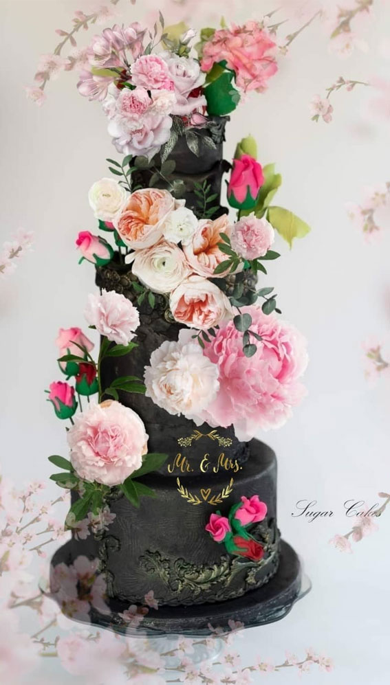 black wedding cakes, black wedding cakes 2022, wedding cake trends 2022, moody wedding cakes