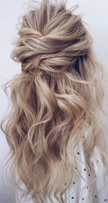 50 Breathtaking Prom Hairstyles For An Unforgettable Night : Messy Bobo ...