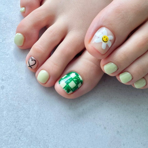 50 Cute Summer Toe Nails for 2022 : Tulip and Black Toe Nails 1 - Fab Mood