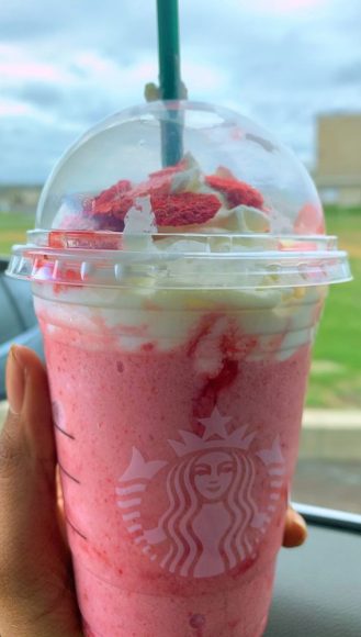 50+ Starbucks Drinks For Your Next Order : Strawberry Frappuino 1 - Fab ...