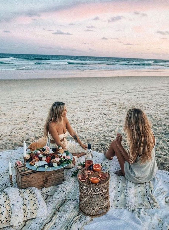 Discovering the Essence of Aesthetic Summer : Boho Style Picnic on The ...