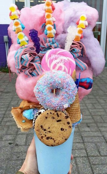 50 Food Snapchat That Makes Your Mouth Watering Full Hand Of Donut