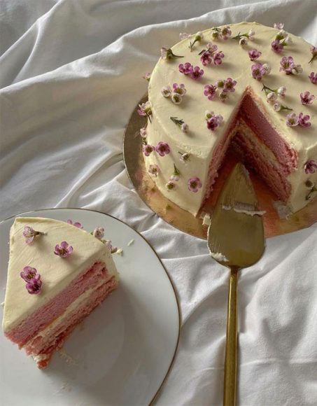 50+ Food Snapchat That Makes Your Mouth Watering : Pink Cake with ...