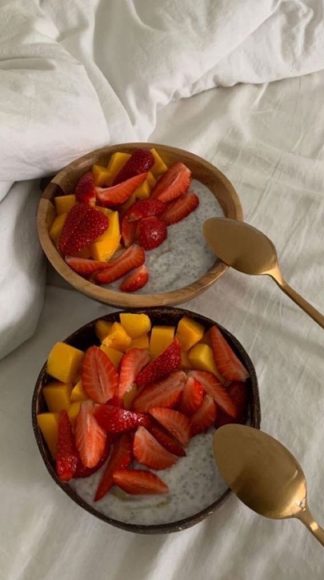 Irresistible Food Cravings Unveiled : Chia Pudding Topped with Fruits 1 ...