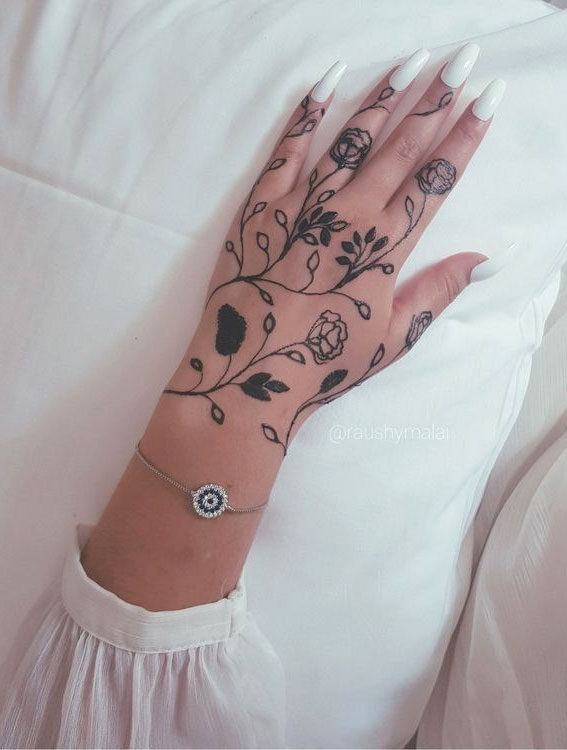 Minimal Henna Designs, Henna Designs 2023, Ramadan Henna Designs, Butterfly Henna Designs, Floral Henna Designs, Mandalas Henna Ideas, Henna Design Ideas