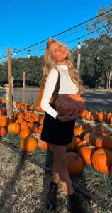 Cute Pumpkin Patch Outfit Ideas 1 - Fab Mood | Wedding Colours, Wedding ...