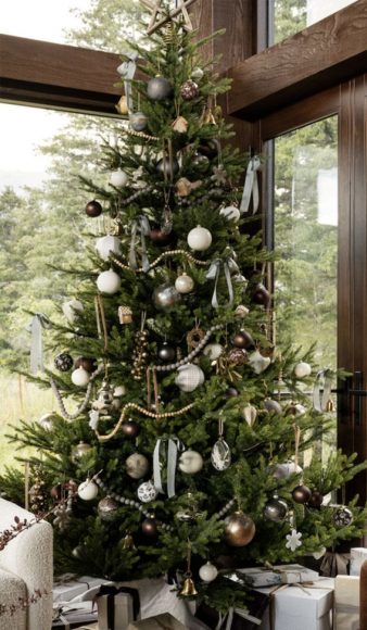 Evergreen Elegance: Enchanting Christmas Tree Themes to Illuminate Your ...