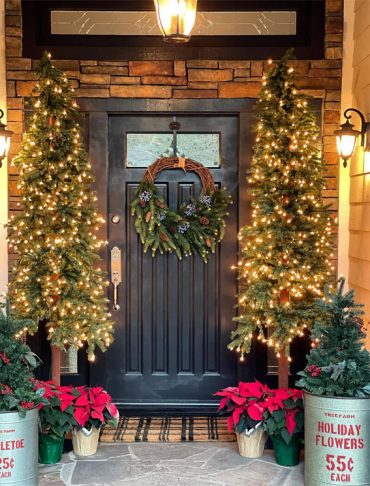 Festive Entryways: Creative Christmas Front Door Decor Inspirations 1 ...