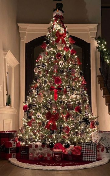 Enchanting Varieties: 15 Dazzling Christmas Tree Themes to Spark Your ...