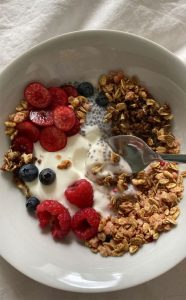 Exploring the Health Benefits of Wholesome Breakfast Bowls : Yoghurt ...