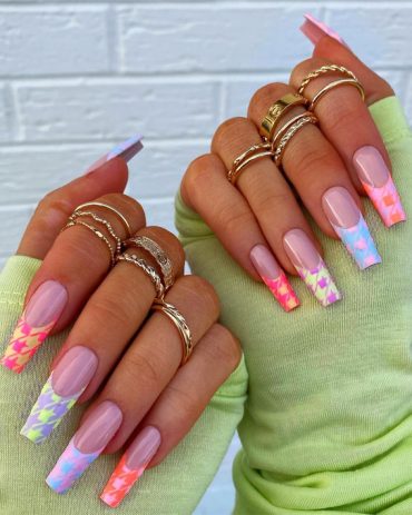 28 Trendy Retro Nails Inspired By The Past : Colourful Houdstooth 