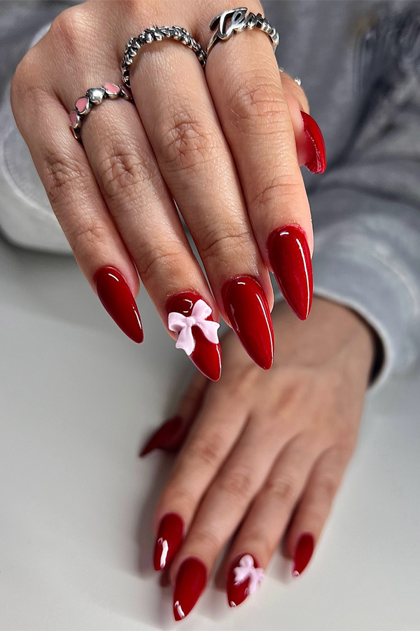 simple red nails, red nails bit bow, red nail designs