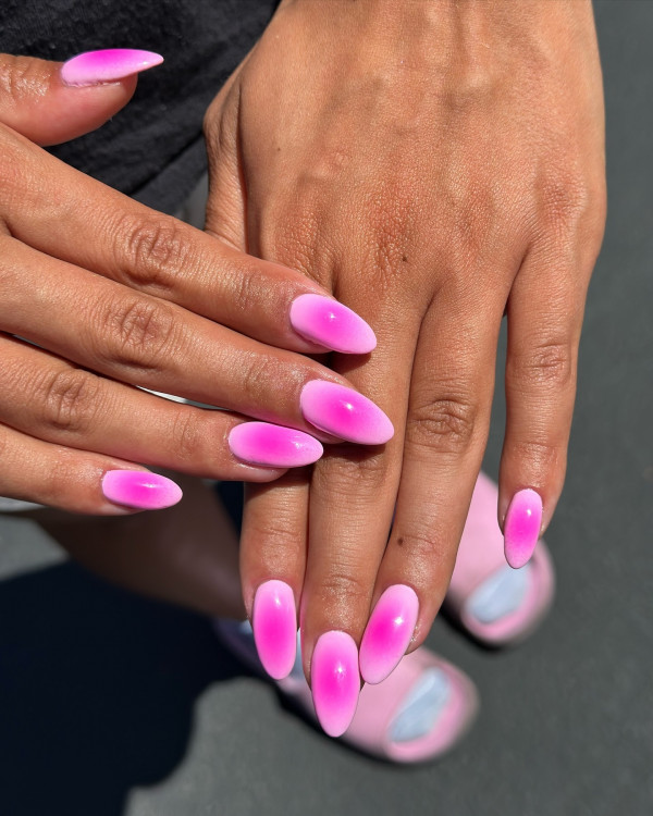 aura pink nails, trendy almond nails