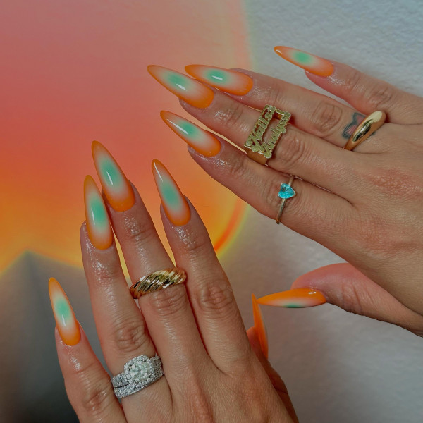 aura nails, summer nails, trendy almond nails