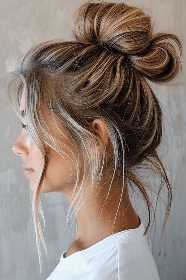 Effortless High Bun, cute summer hairstyle