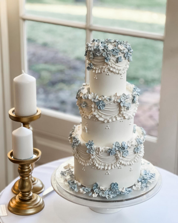 Elegant Vintage-Inspired Wedding Cake