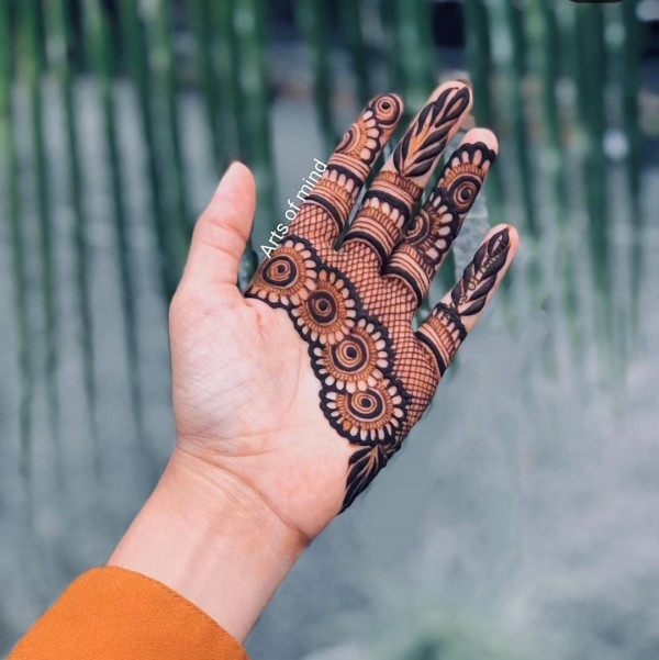 40 Modern Front Hand Mehndi Designs : Bold Geometric Florals Mehndi