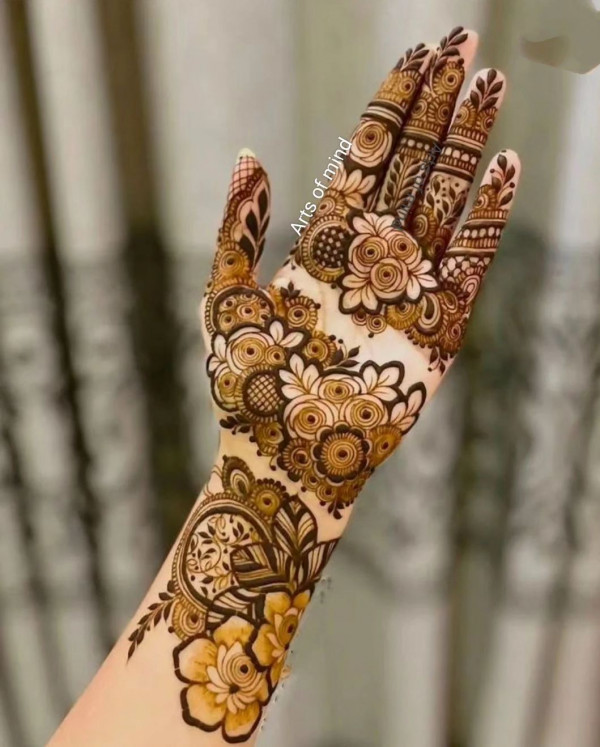 40 Modern Front Hand Mehndi Designs : Lavish Floral Bouquet Mehndi