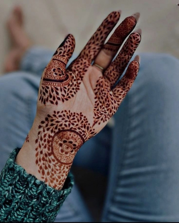 Leafy Mandala Mehndi,  Modern Front Hand Mehndi Design, Henna Designs, front hand henna design, simple henna designs, Beautiful henna designs , Aesthetic henna design