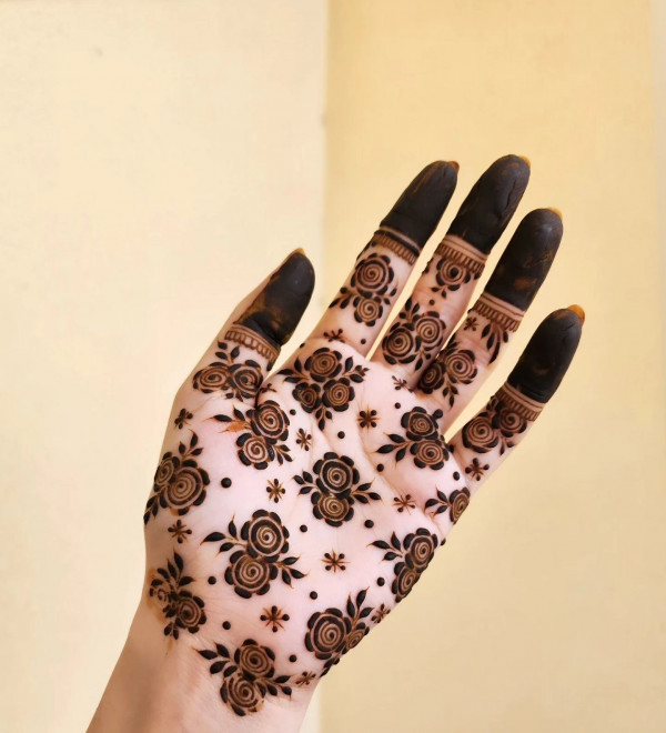 40 Modern Front Hand Mehndi Designs : Playful Floral Pattern Mehndi