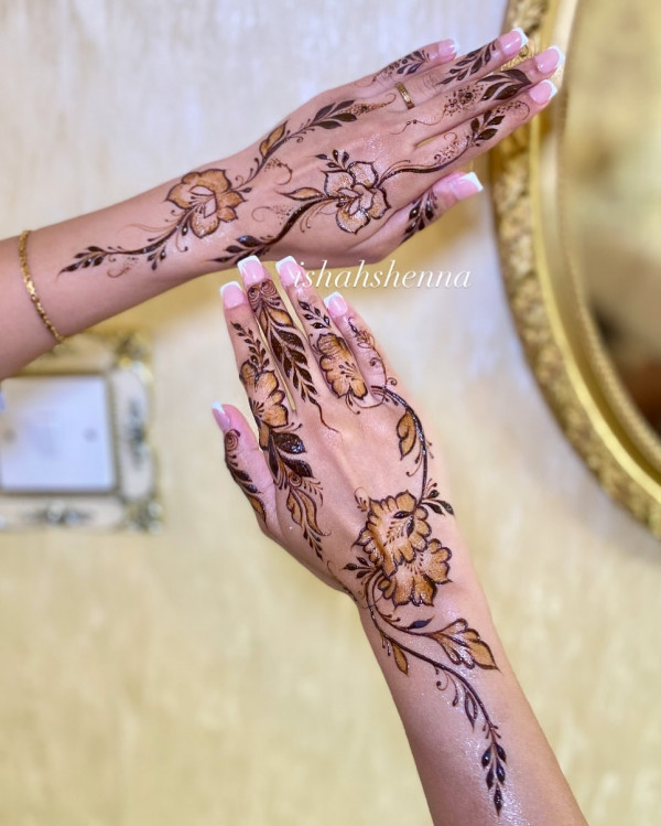 35 Henna Designs for a Beautiful Statement : Floral Elegance Henna