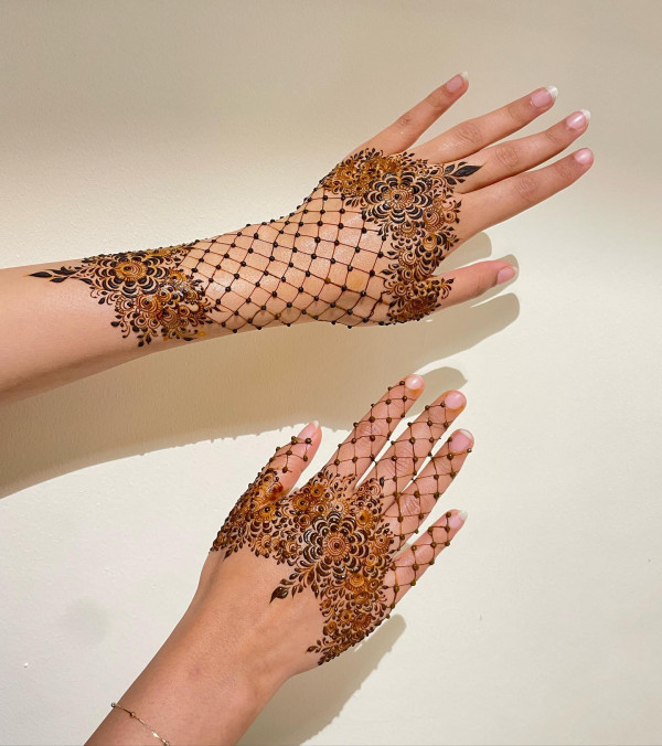 35 Henna Designs for a Beautiful Statement : Lace Mesh Henna