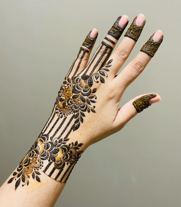 35 Henna Designs for a Beautiful Statement : Striped Floral Henna