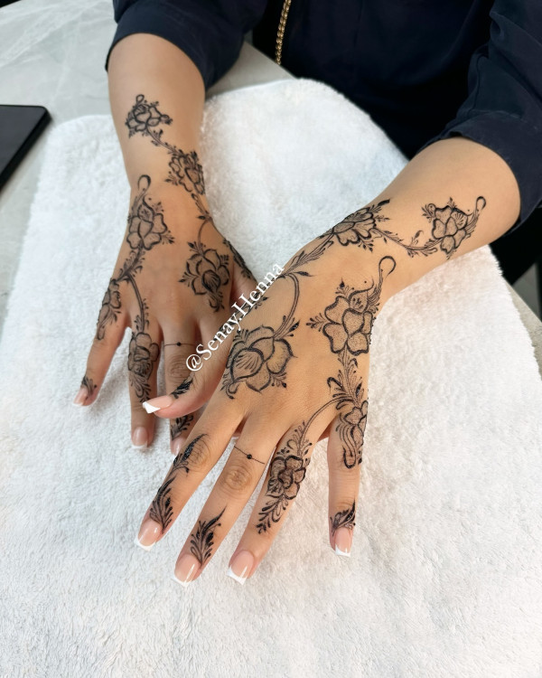 35 Henna Designs for a Beautiful Statement : Floral Trail Henna