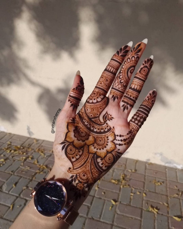 40 Modern Front Hand Mehndi Designs : Modern Floral Fusion Front Hand Mehndi