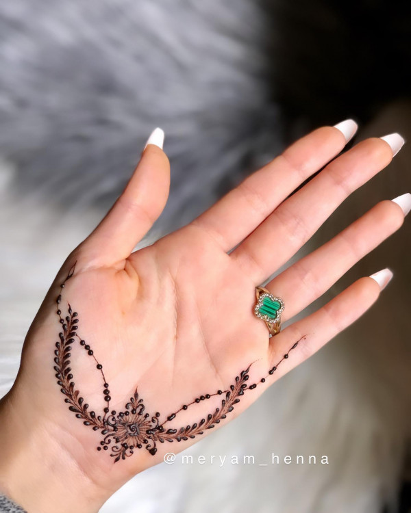 40 Modern Front Hand Mehndi Designs : Minimalist Laurel Mehndi