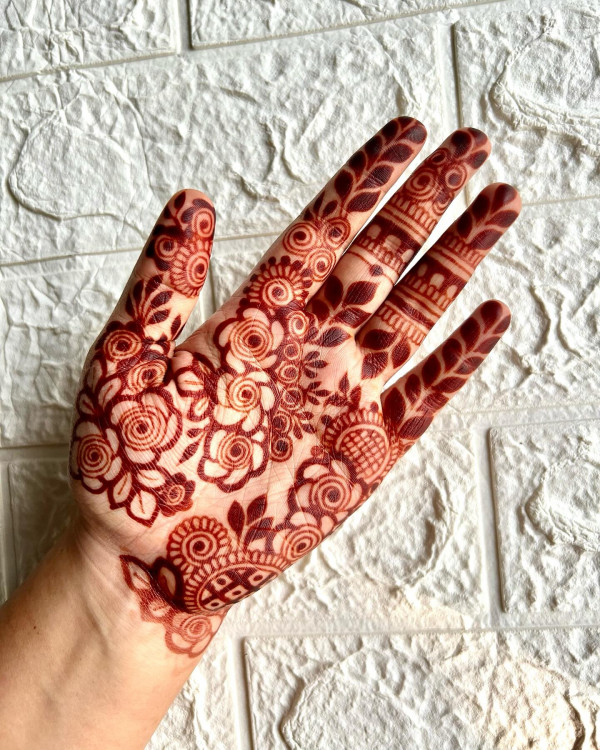 40 Modern Front Hand Mehndi Designs : Bold Floral Fusion Mehndi