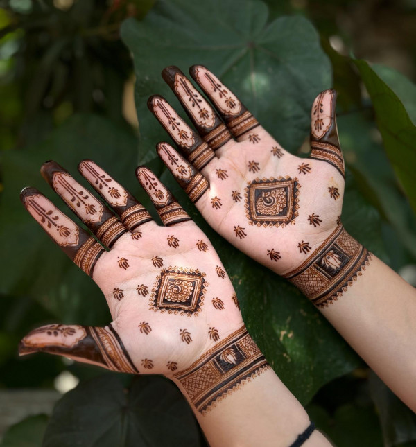 45 Stylish Mehndi Designs Simple and Beautiful : Traditional Geometry