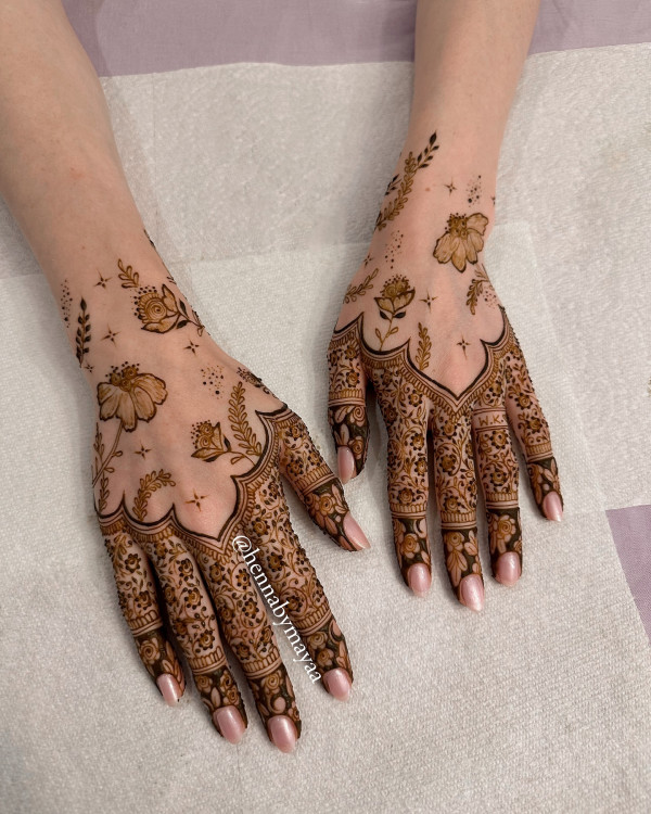 Floral Elegance Henna, Henna Design, modern henna design, back hand henna design