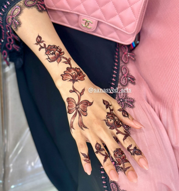 45 Stylish Mehndi Designs Simple and Beautiful : Elegant Butterfly Blooms