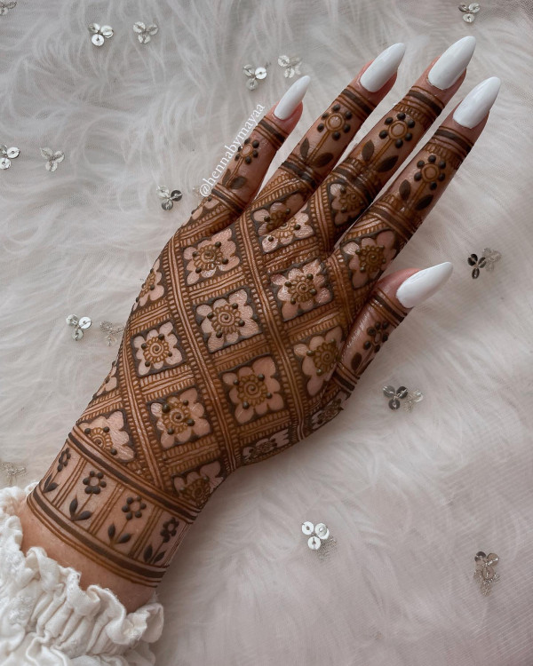 35 Henna Designs for a Beautiful Statement : Patterned Elegance Henna