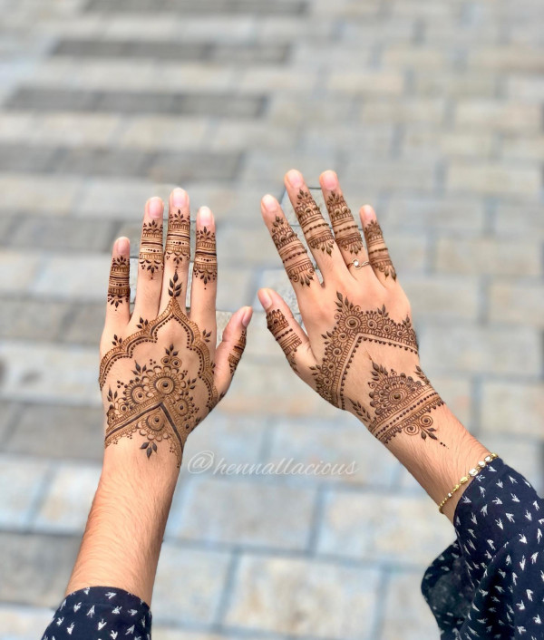 Royal Arch Henna, Henna Design, modern henna design, back hand henna design