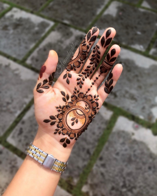 Elegant Leafy Charm Mehndi, Modern Front Hand Mehndi Design, Henna Designs, front hand henna design, simple henna designs, Beautiful henna designs , Aesthetic henna design