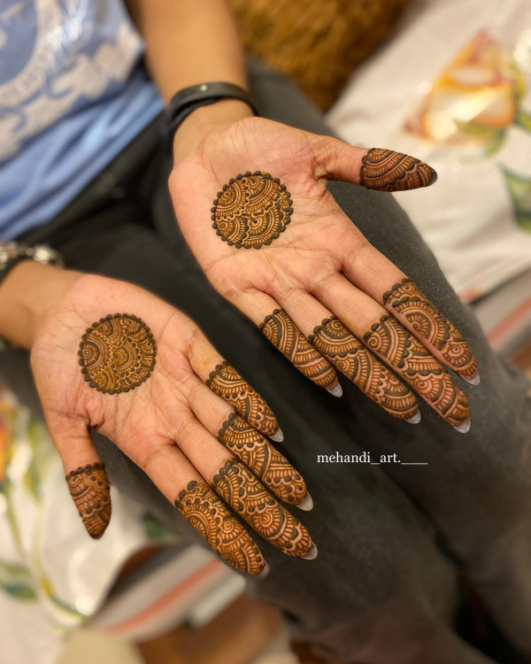 40 Modern Front Hand Mehndi Designs : Mandala Finger Accent Mehndi