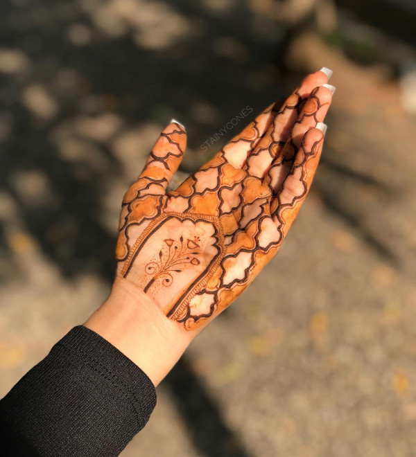 40 Modern Front Hand Mehndi Designs : Geometric Chic Mehndi