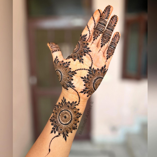 40 Modern Front Hand Mehndi Designs : Bold Mandala Trail Mehndi