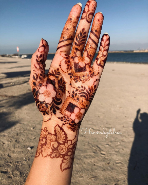 40 Modern Front Hand Mehndi Designs : Blooming Elegance Mehndi