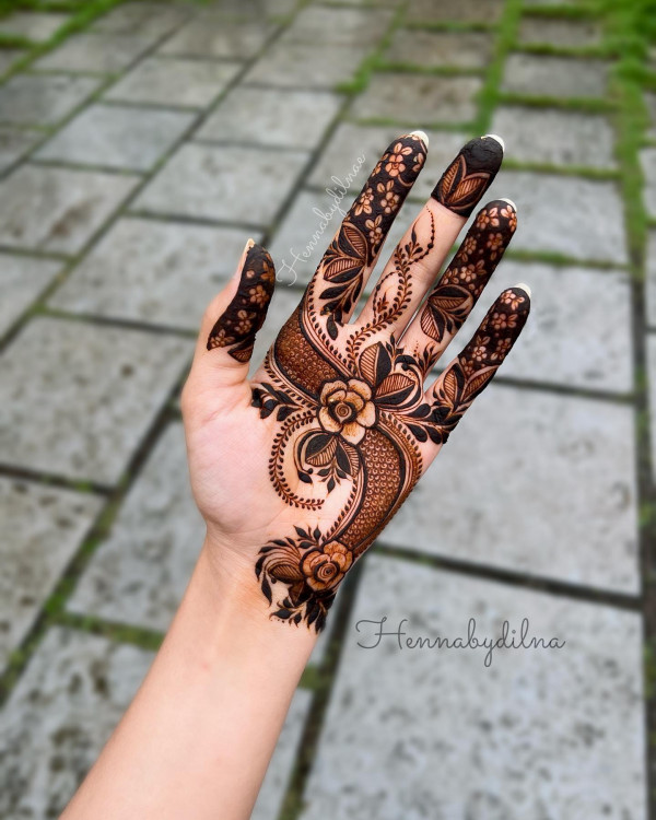 40 Modern Front Hand Mehndi Designs : Floral Flow Mehndi