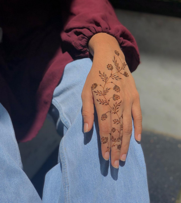 45 Stylish Mehndi Designs Simple and Beautiful : Dainty Blooms Trail