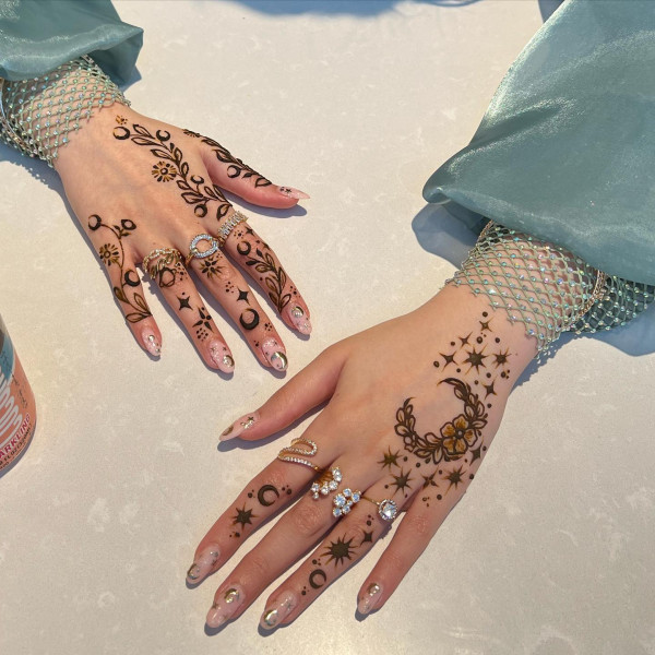 45 Stylish Mehndi Designs Simple and Beautiful : Celestial Magic