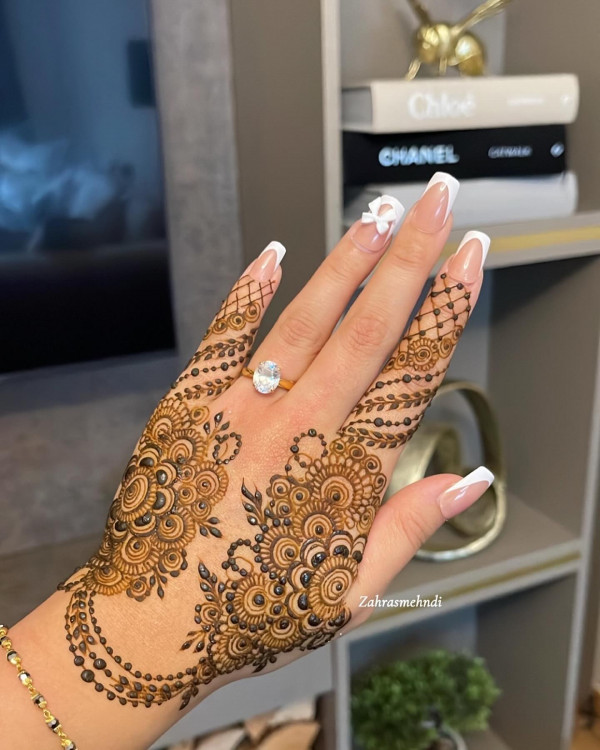 45 Stylish Mehndi Designs Simple and Beautiful : Intricate Floral Grandeur