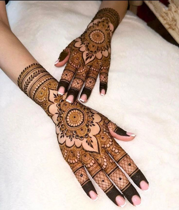 35 Henna Designs for a Beautiful Statement : Mandala Majesty Henna