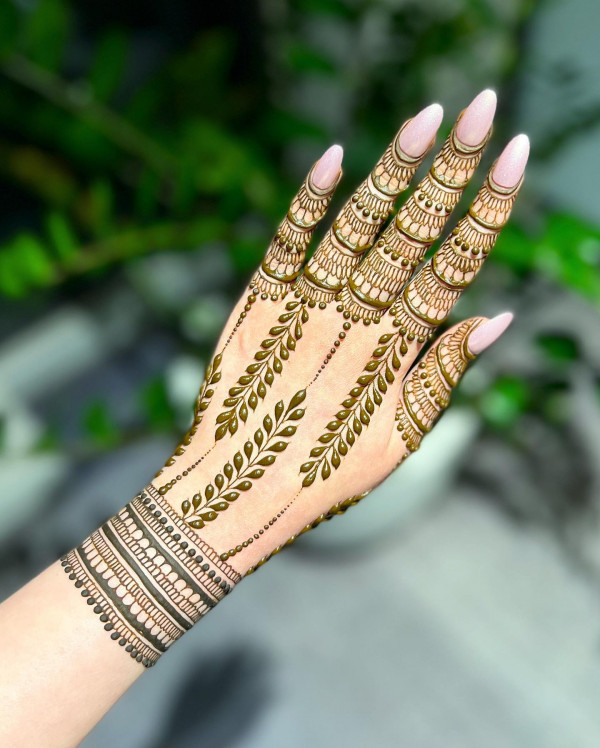 35 Henna Designs for a Beautiful Statement : Leafy Trails Henna